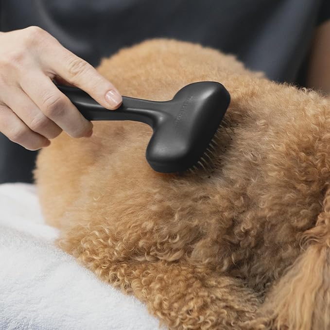 Tweezerman Dog and Cat Slicker Brush for Pets, Grooming Brush with Coated Bristles to Prevent Scratching and Ergonomic Handle